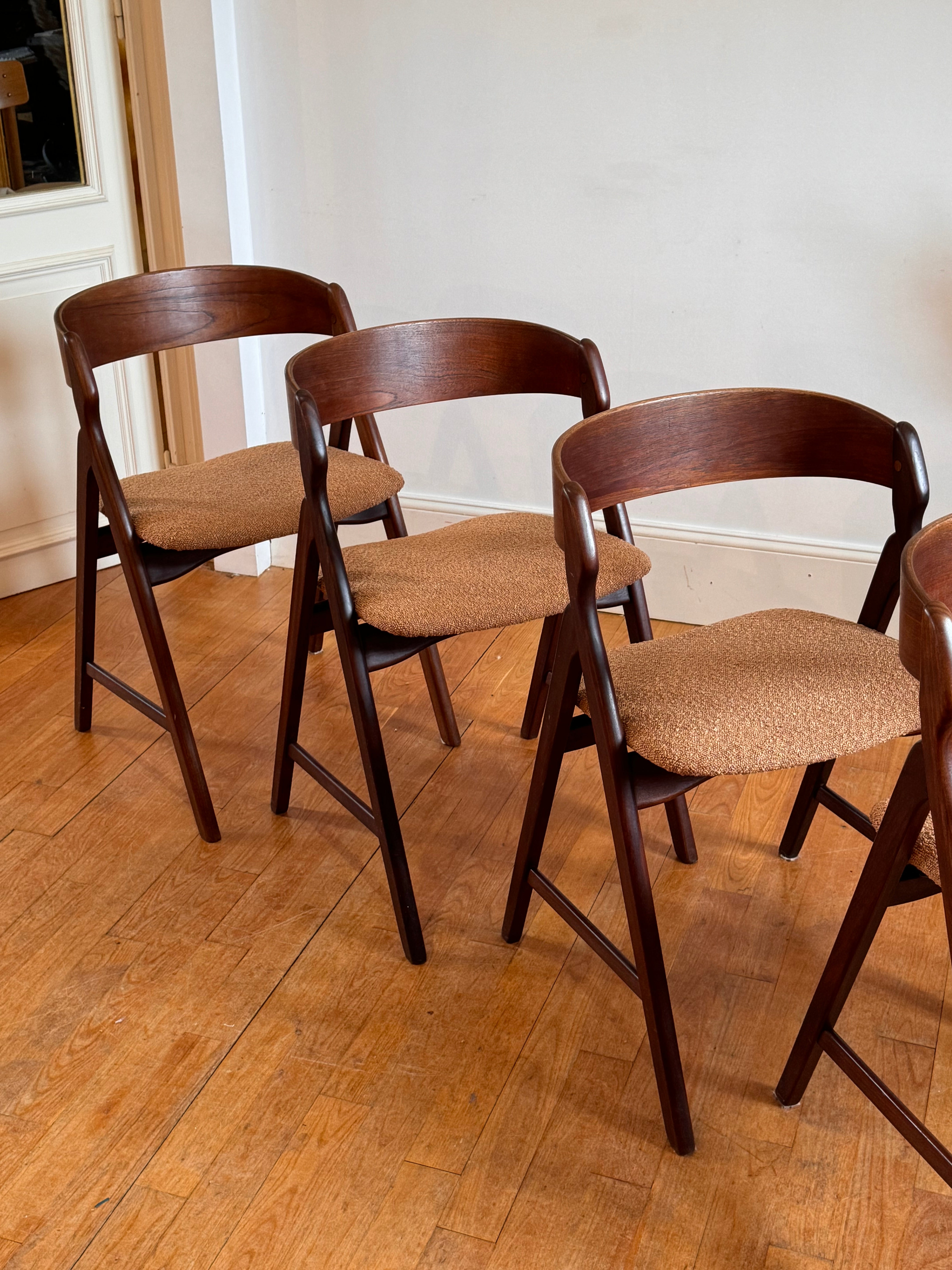 4 chaises scandinaves vintage par Henning Kjaernulf